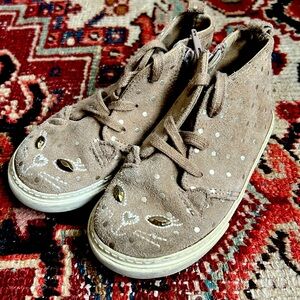 Gap Toddler Kids Suede Cat Sneakers with Gold Polka Dots, Size 11
